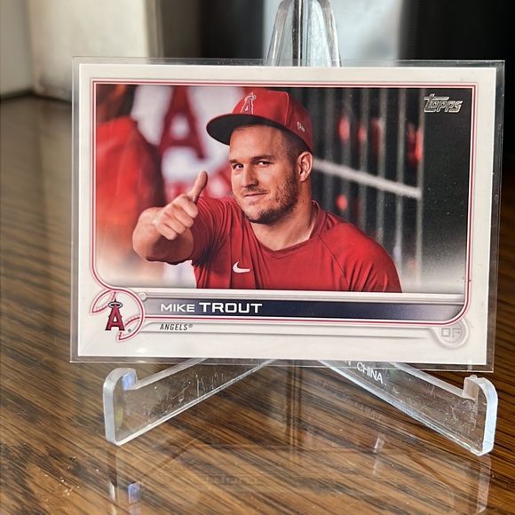 Mike Trout ‘Thumbs Up’ RARE - Picture 1 of 3